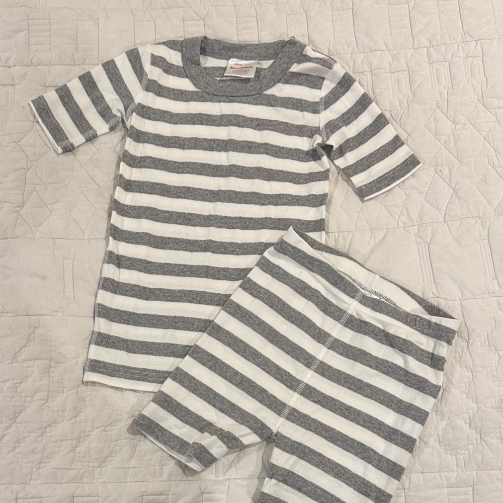 Hanna Andersson Kids Pajama Set in Gray and White Stripes EUC
